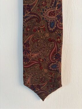 bill blass Brown Paisley Tie with Red and Blue Accents